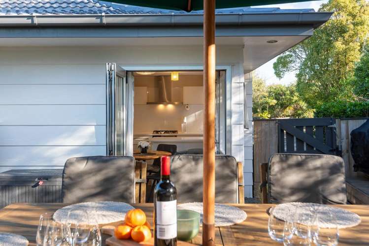 1/6 Phillipa Place Browns Bay_13