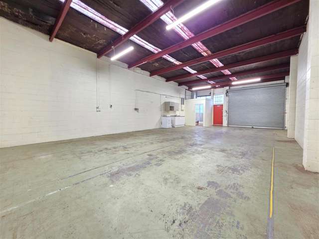 Ideal Commercial Starter or Investment!.
