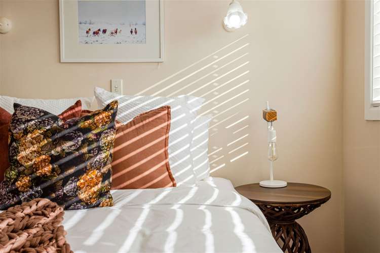 2/61 Royal View Road Te Atatu South_11