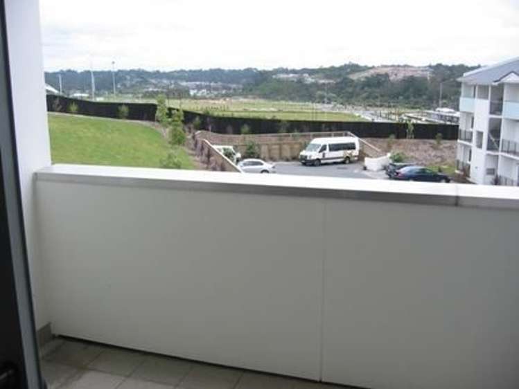 E9/60 Masons Road Oteha_10