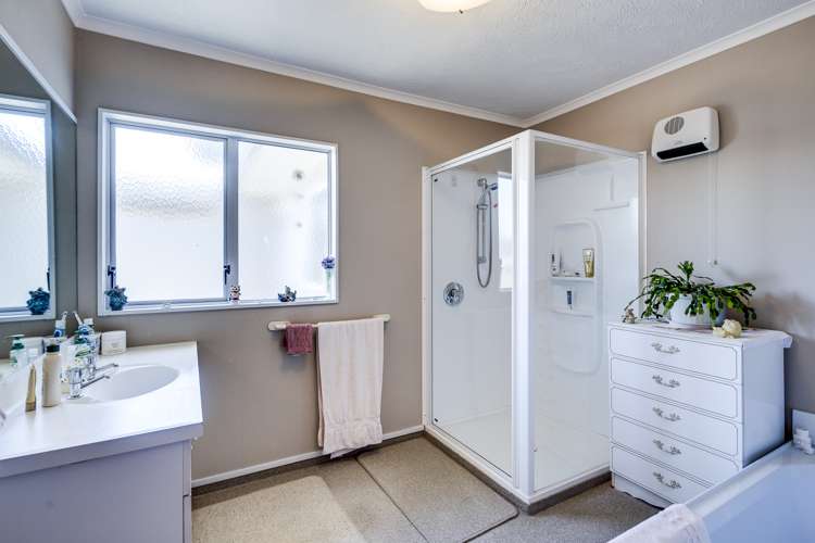 2/2 Spriggs Crescent Greenmeadows_7