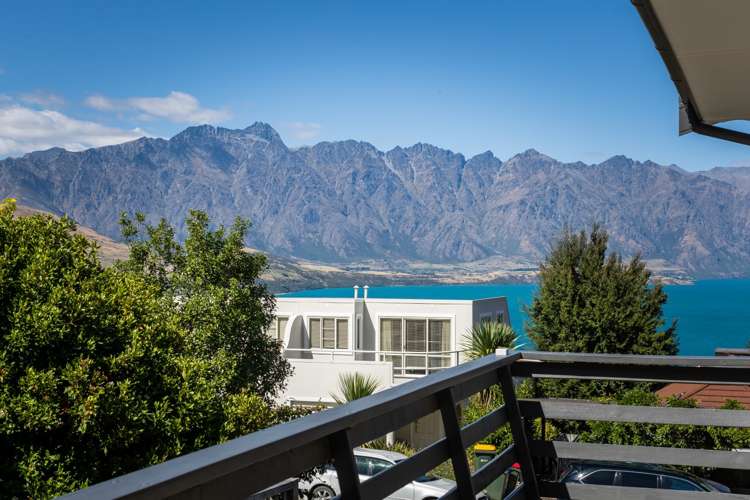 22 Wynyard Crescent Fernhill/Sunshine Bay_25