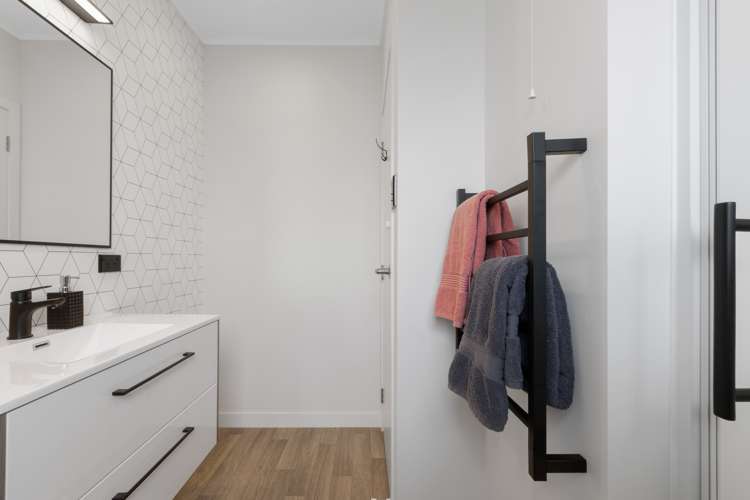 461 Marine Parade Napier South_13