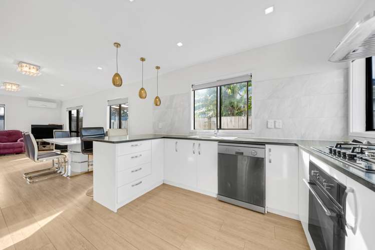 1/33 Challen Close Conifer Grove_7