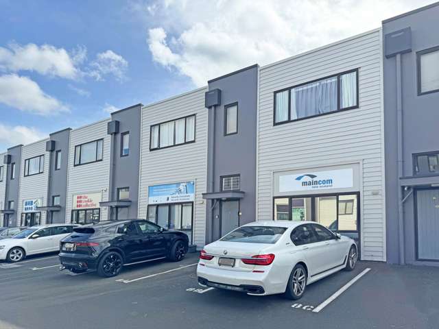 COMMERCIAL LIVE AND WORK UNIT FOR LEASE  