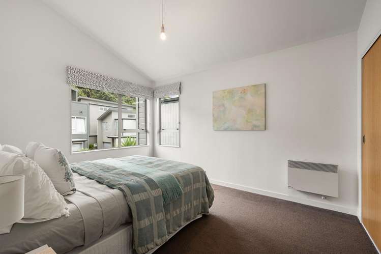 10/3 Severn Street Island Bay_8