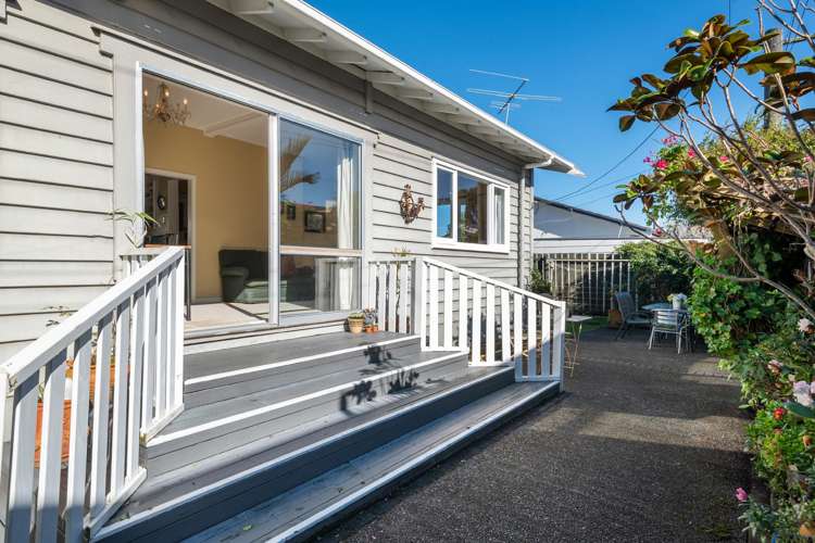 1/18 Gladstone Road Northcote_3