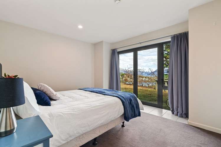 8 Goldleaf Hill Queenstown_12