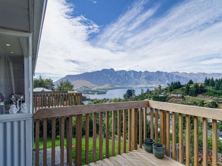 2b Bird Place Fernhill/Sunshine Bay_1