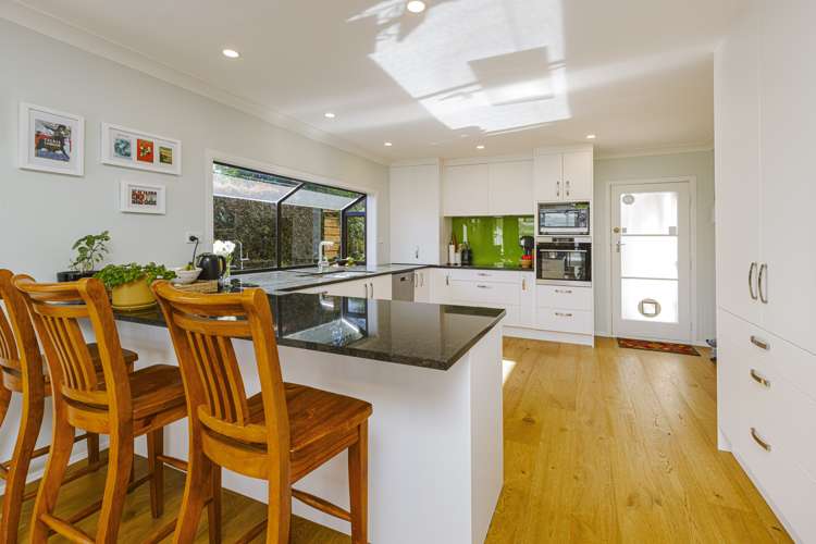 69 Beach Road Pahurehure_6