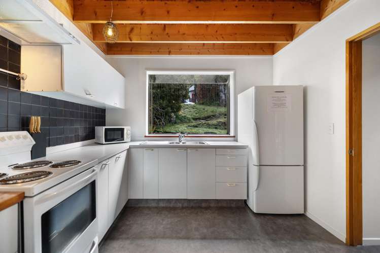 12a Arawata Terrace Fernhill/Sunshine Bay_9