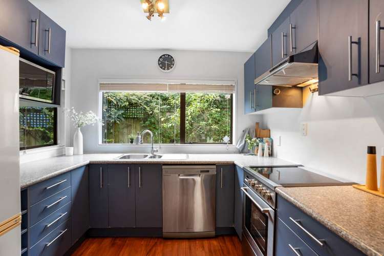 2/23 Hellyers Street Birkdale_3