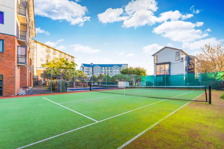 4f/10 Crown Lynn Place New Lynn_8