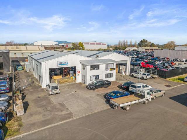 Invest or part occupy - freehold industrial