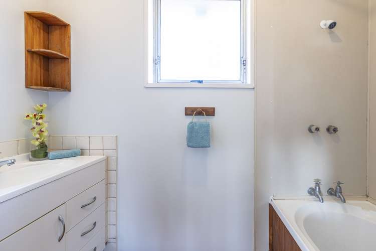 42 Oakley Crescent Hornby_10