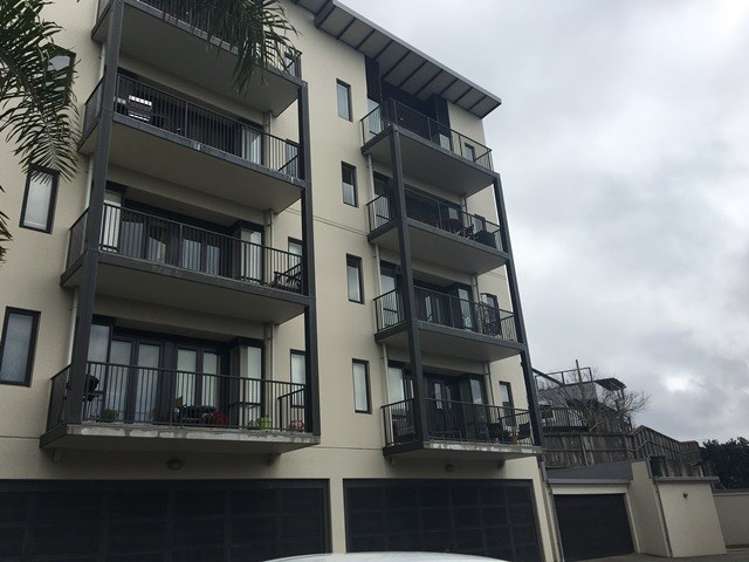 B301/525 East Coast Road Browns Bay_0