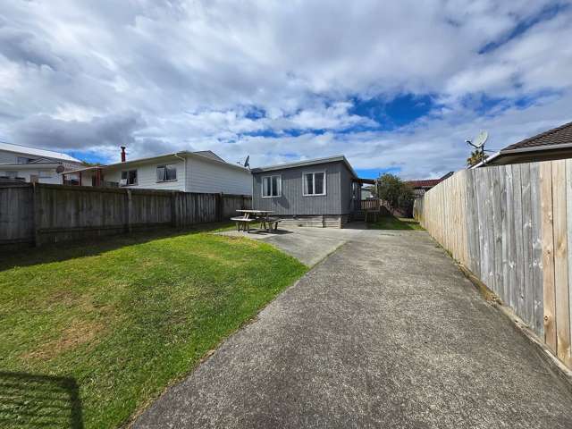 3 Bedroom small unit for rent in clover park.