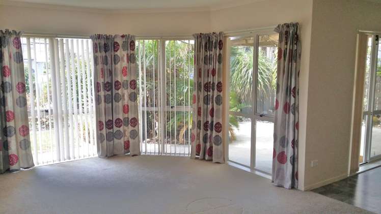 8 Paradise Point Place One Tree Point_10