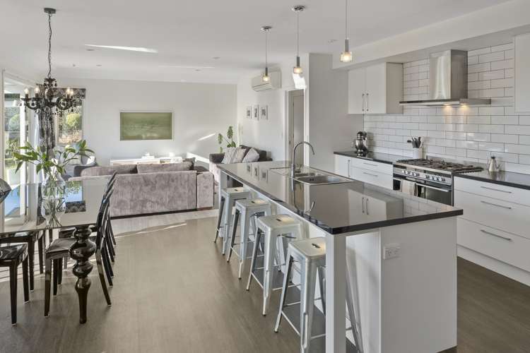 90 Washbourn Drive Richmond_13