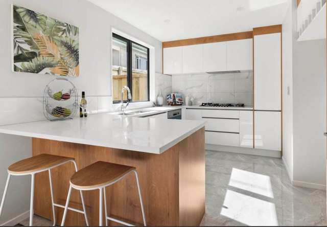 Modern 3BR Townhouse in Pakuranga, Top school zone