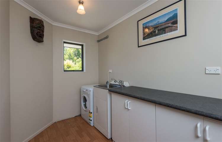 98 Mac'S Road Hira_13