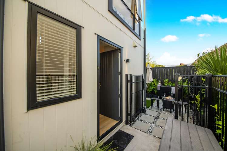 8 Patariki Way Beach Haven_14
