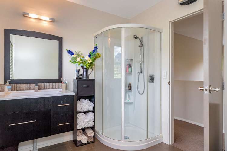 9 Leonards Road Mangaroa_15