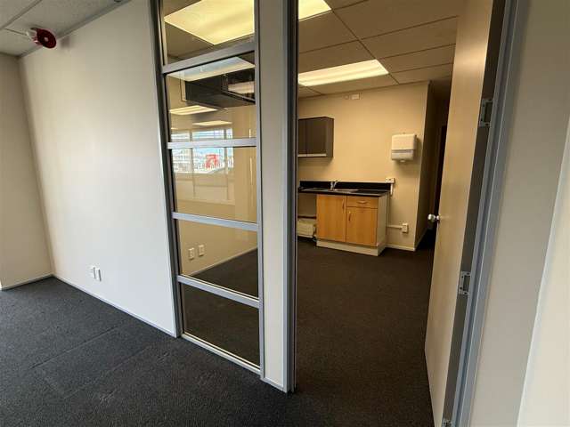 Unit E, 31 Railway Avenue Alicetown_3