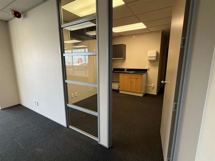 Unit E, 31 Railway Avenue Alicetown_6