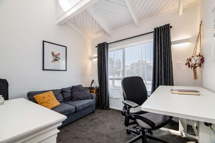 5 Derwent Crescent Titirangi_14