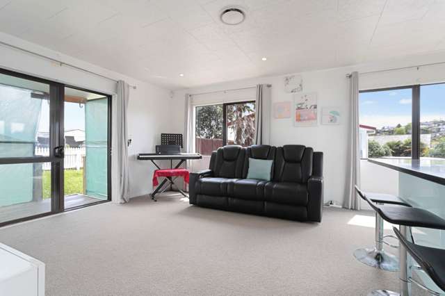 37 Meadowvale Rise Titirangi_3