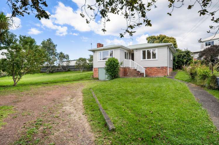 27 Reid Road New Lynn_14