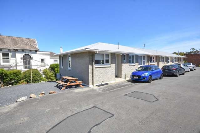 Two-bedroom Mornington unit