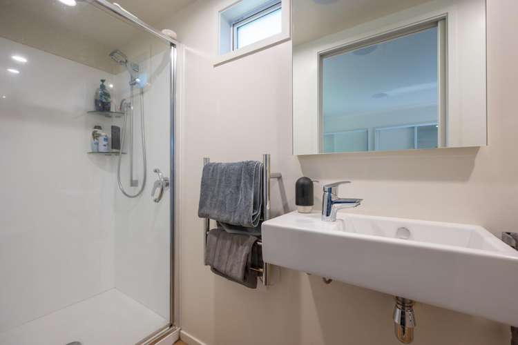 10 Neale Avenue Stoke_17