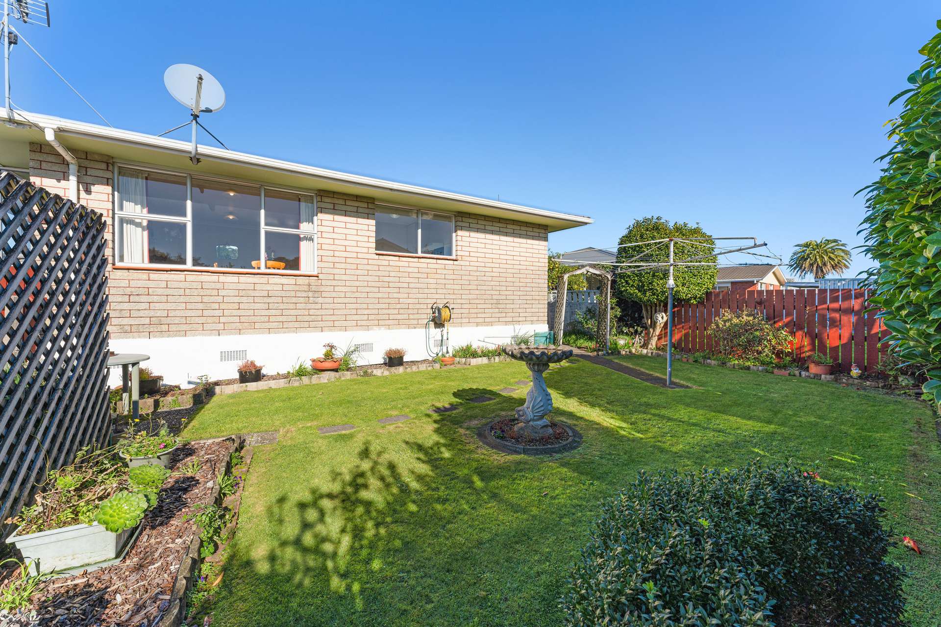 2/4 Severn Place Spotswood_0