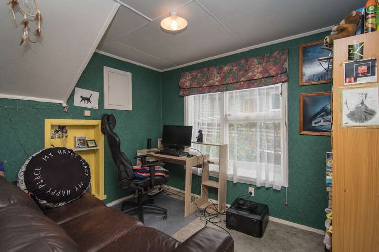 104 Pages Road Marchwiel_12