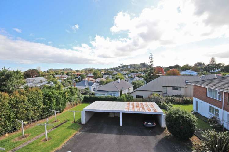 2/31 Clonbern Road Remuera_12