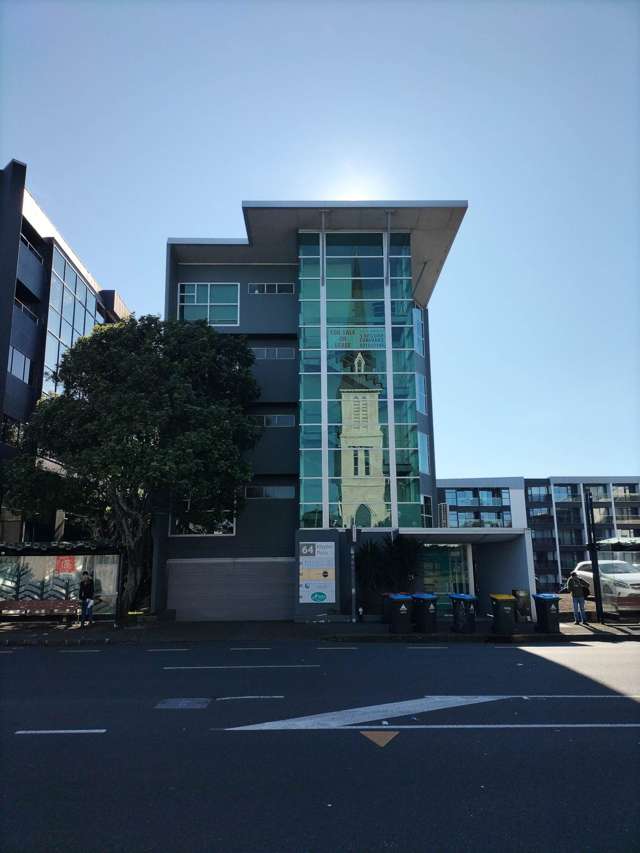 PREMIUM CITY FRINGE OFFICES WITH PARKING
