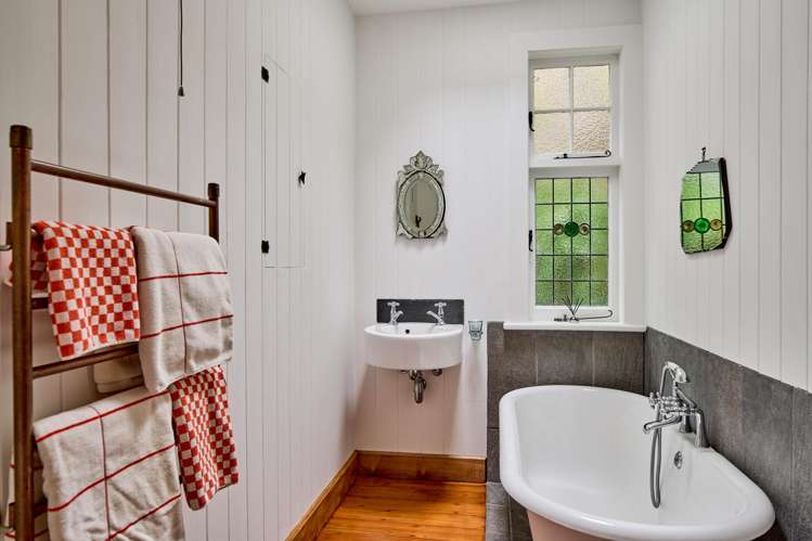 10 and 14 Fortification Road Karaka Bays_12