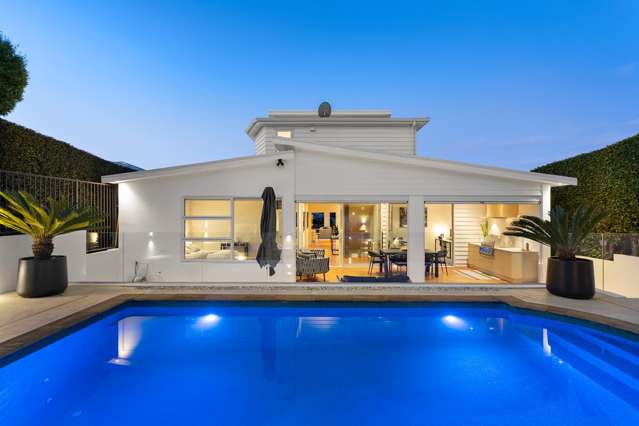 Coastal Luxury - Murray's Bay Masterpiece