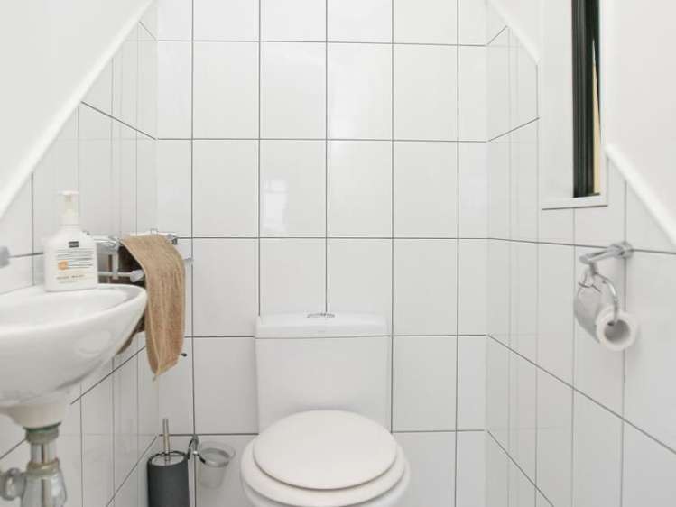 9 Sovereign Point Kaiwharawhara_15