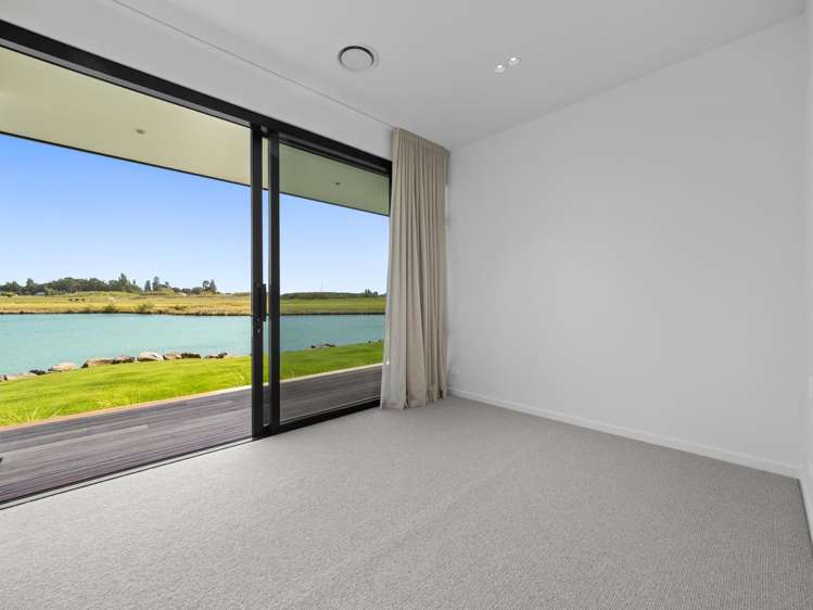 25 Bridgewater Quay Lake Hood_24