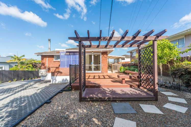 14 Waimumu Road Massey_16