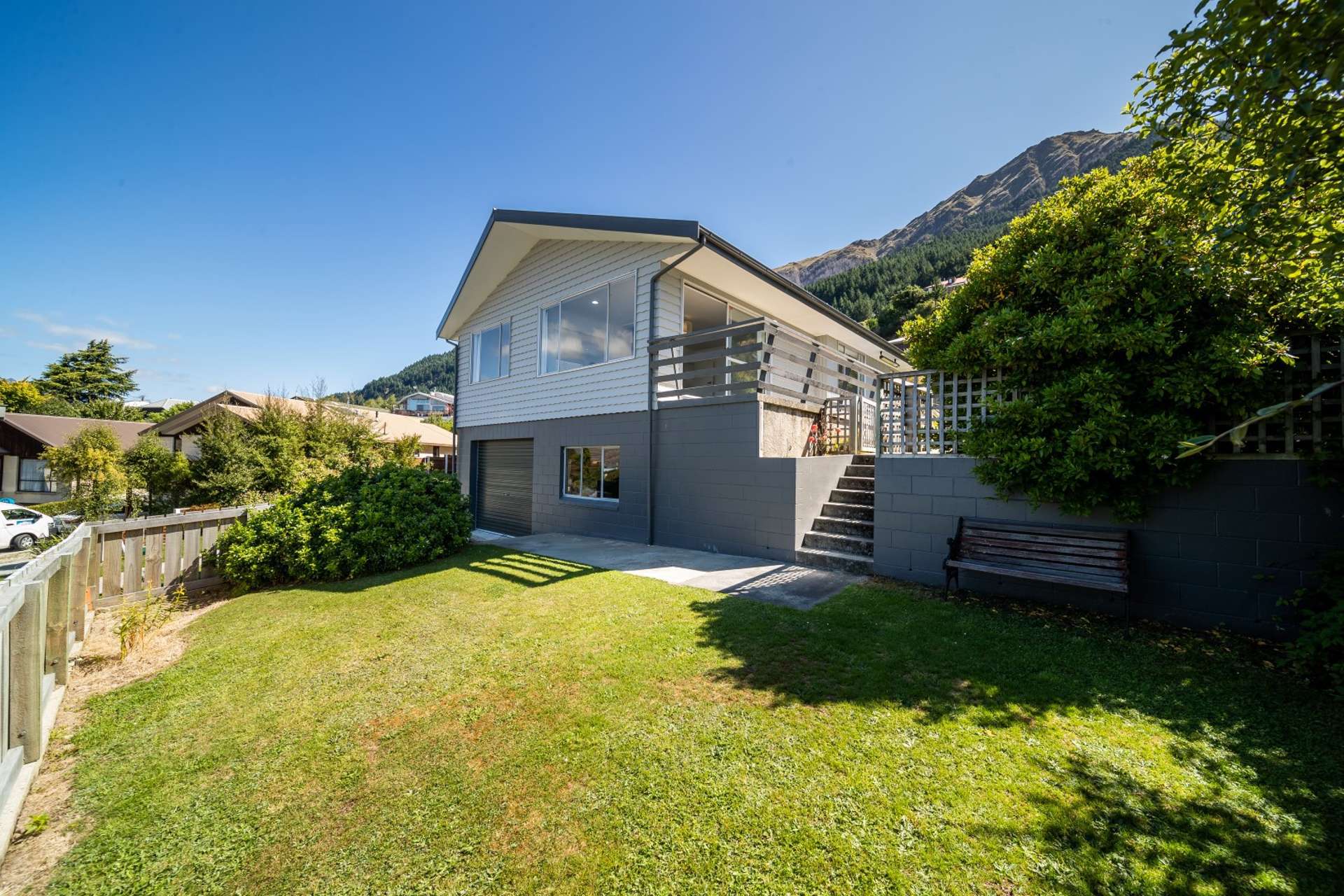 22 Wynyard Crescent Fernhill/Sunshine Bay_0