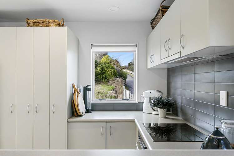 9/208A Lake Terrace Waipahihi_8