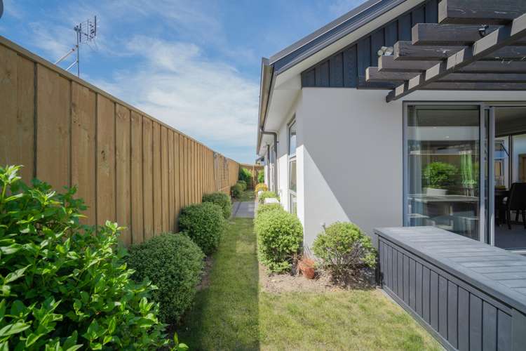 21 Farnborough Way Rolleston_12