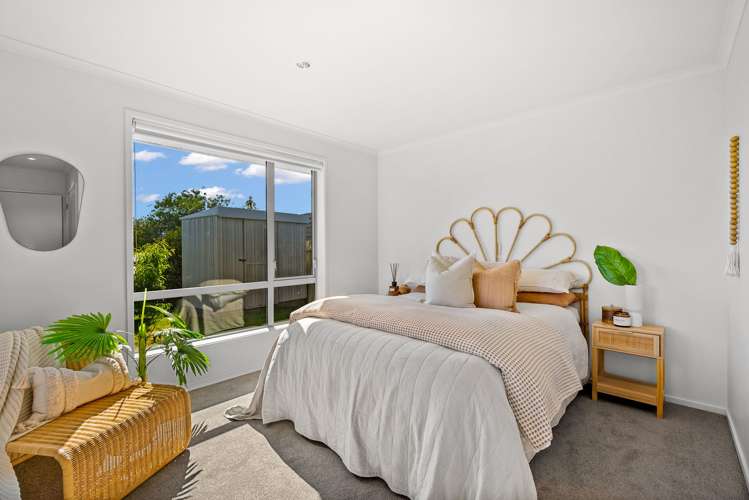 9 Finch Street One Tree Point_11