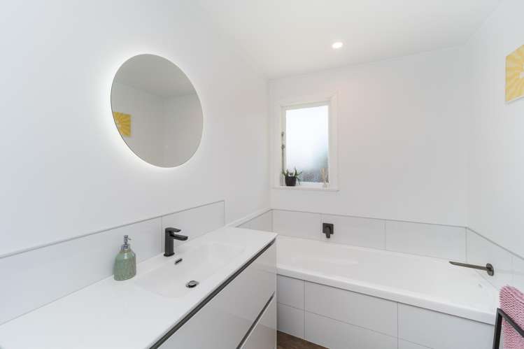 61 Lockhart Avenue Milson_14