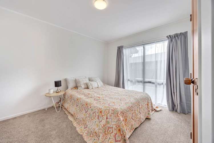 23 Gosford Drive Botany Downs_15