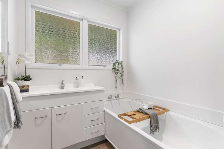 70 Stapleford Crescent Browns Bay_10